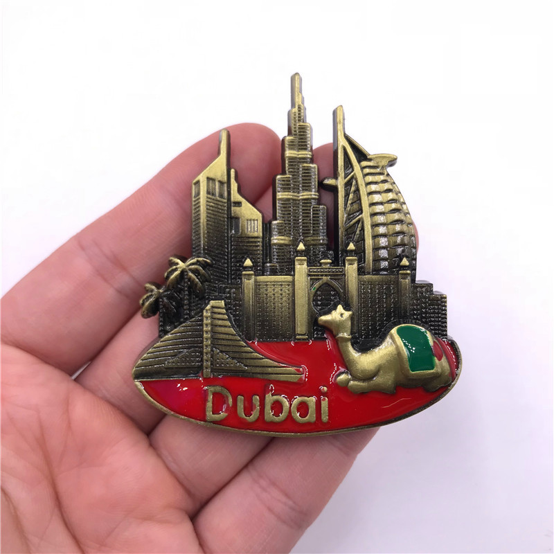 ثلاجة معدنية دبي بحروف ثلاثية  - مراجعة Home Decor Uae وسعره
