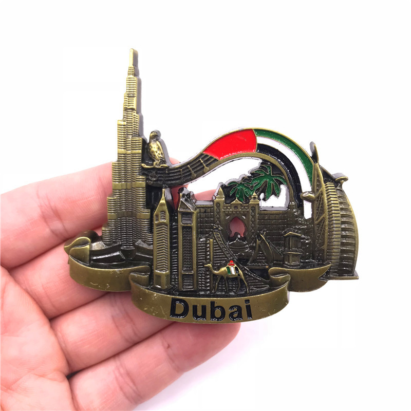 ثلاجة معدنية دبي بحروف ثلاثية  - مراجعة Home Decor Uae وسعره